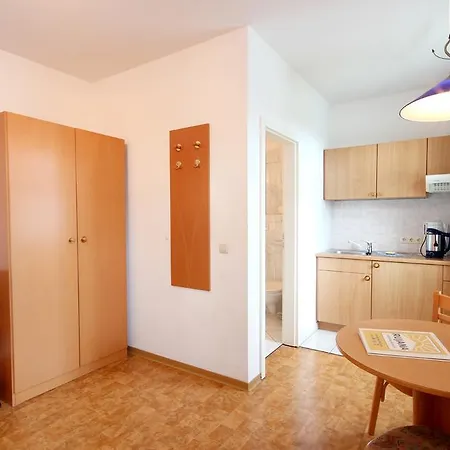 Hans By Rujana Apartment *